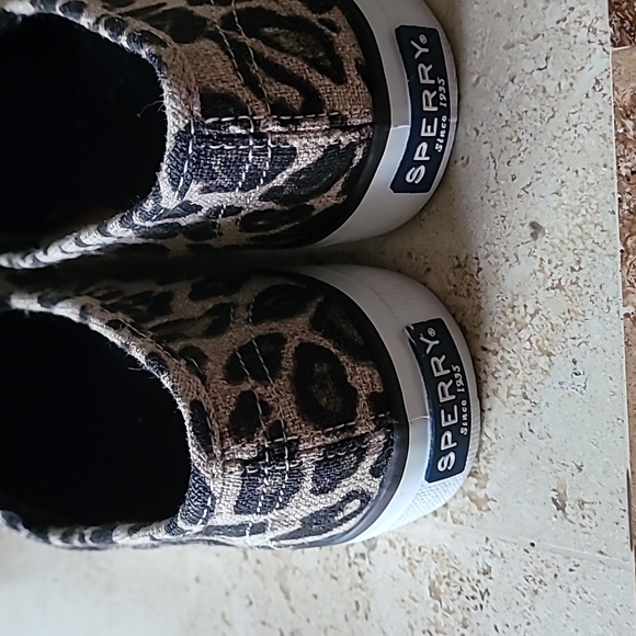 SPERRY Top-siders animal print slip ons. Size 6. - Picture 4 of 11